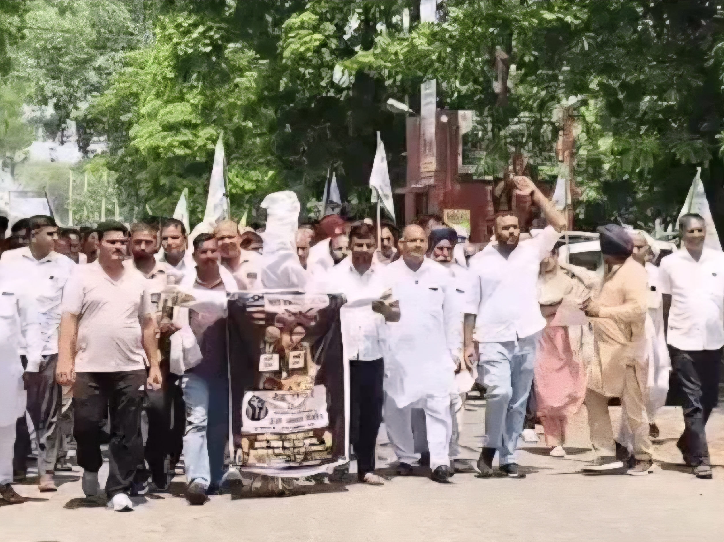 भारत-अमेरिका प्रस्तावित व्यापार समझौते के विरोध में किसानों का प्रदर्शन, ज्ञापन सौंपा