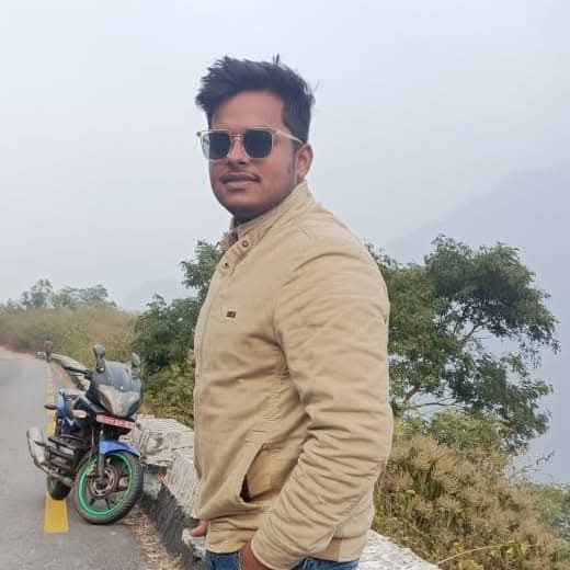 सड़क हादसे में बाइक सवार की मौत,मोबाइल कंपनी में काम करता था मृतक