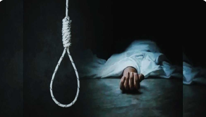 पेड़ से लटका मिला अज्ञात युवती का शव, जांच में जुटी पुलिस