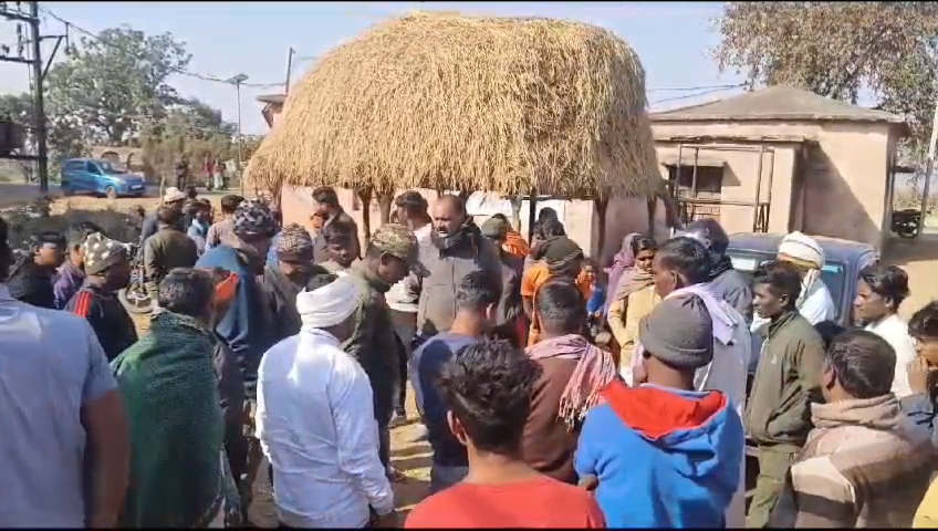 रंगदारी मांगने आए  नक्सलियों की ग्रामीणों ने की पिटाई, एक की मौत
