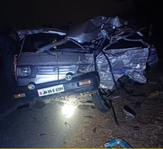 सड़क हादसे में तीन की मौत, चालक गंभीर रूप से घायल