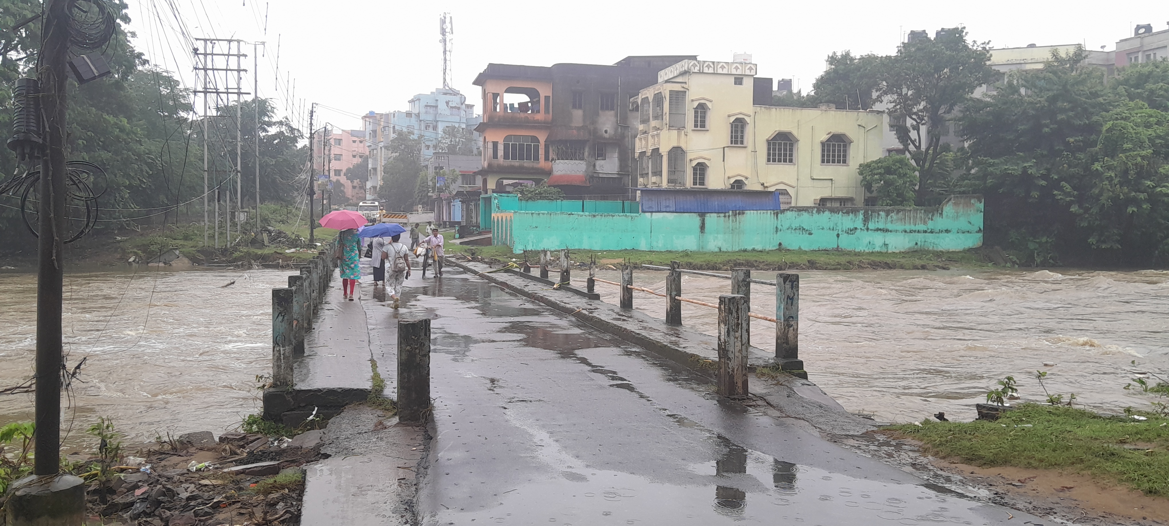 आसनसोल में 24 घंटे लगातार बारिश, जनजीवन अस्त-व्यस्त