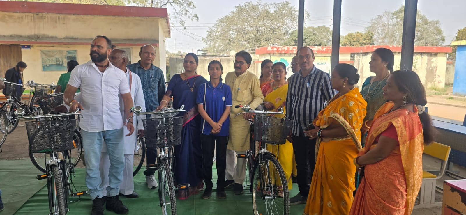 कोरबा : सरस्वती साइकिल योजना के तहत 26 बालिकाओं को मिली निशुल्क साइकिल