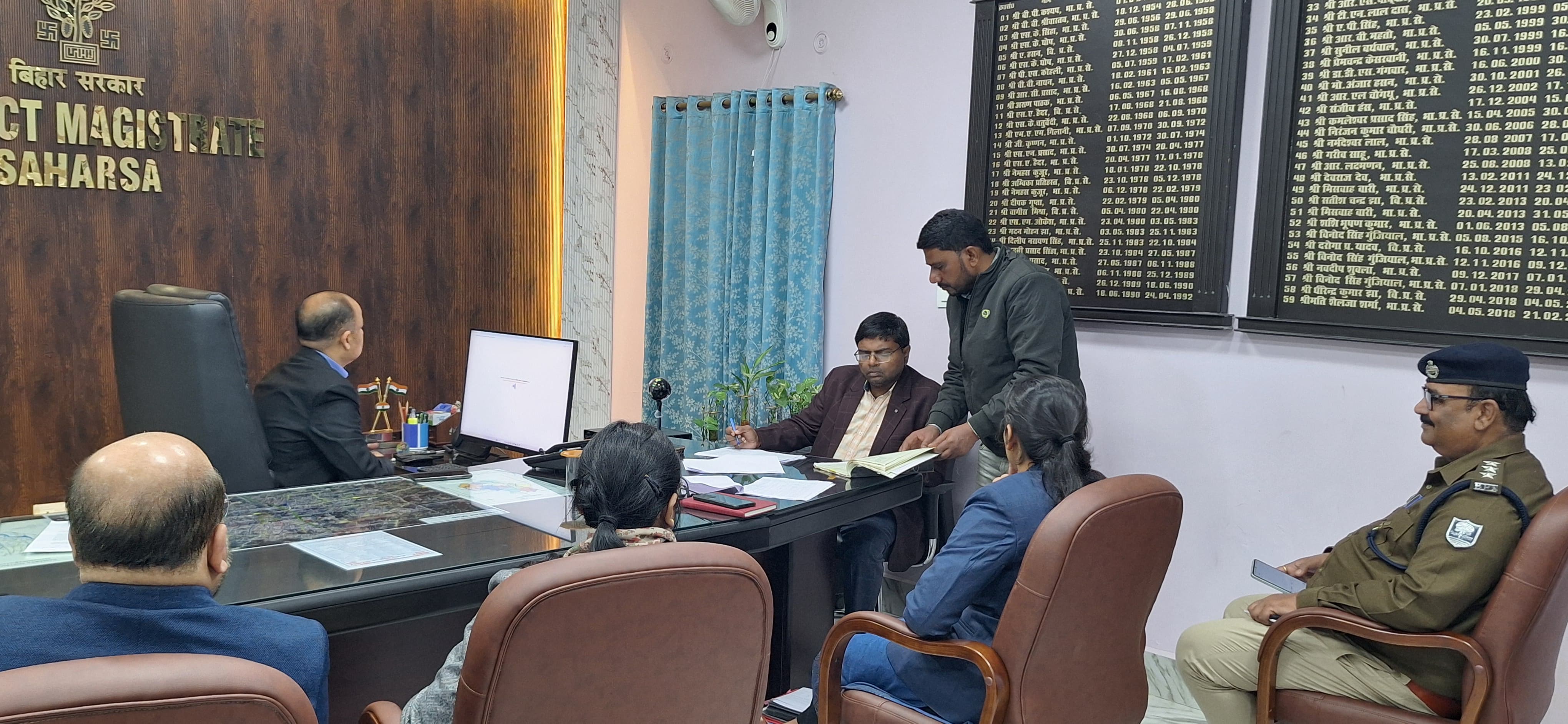 राष्ट्रीय राजमार्ग निर्माण कार्य के दौरान मार्ग अतिक्रमण हटाने का डीएम ने दिया निर्देश