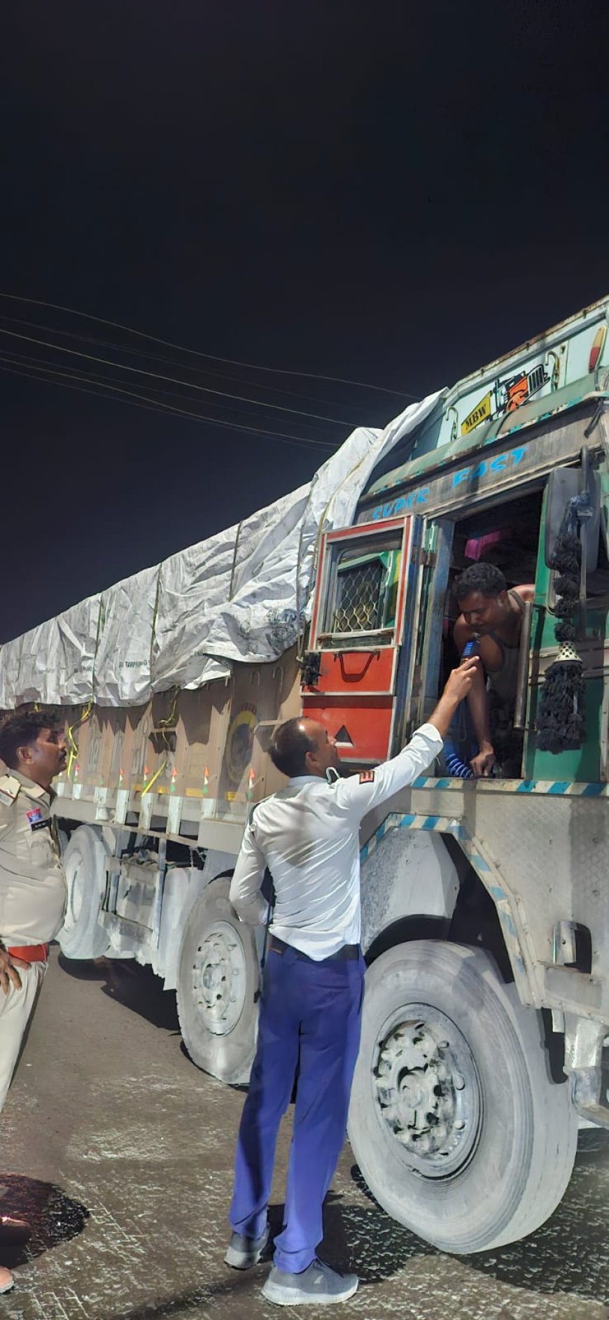 पुलिस ने विशेष अभियान चलाकर "ड्रिंक एंड ड्राइव" करने वाले 31 वाहनों का प्रकरण दर्ज कर भेजा कोर्ट
