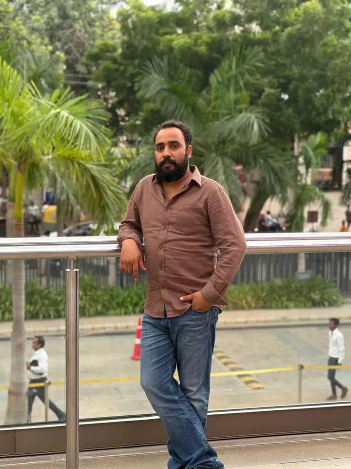 हुसैनाबाद में युवक की गोली मारकर हत्या, गुस्साए लोगों ने सड़क पर किया प्रदर्शन