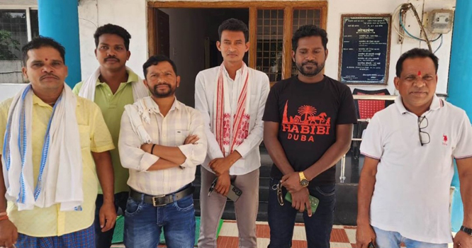 नक्सलियों ने ग्रामीण युवक का किया अपहरण, आदिवासी समाज ने अपहृत युवक की रिहाई की मांग की