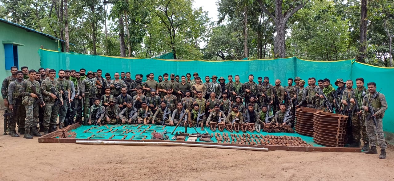 छत्तीसगढ़ के सुकमा जिले में नक्सलियों के बड़ी संख्या में डंप हथियार और विस्फोटक सामग्री बरामद