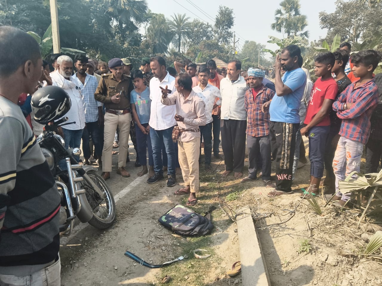मुजफ्फरपुर में दर्दनाक हादसा: ट्रक की टक्कर से बिजली का तार टूटकर छात्राओं पर गिरा, एक की मौत