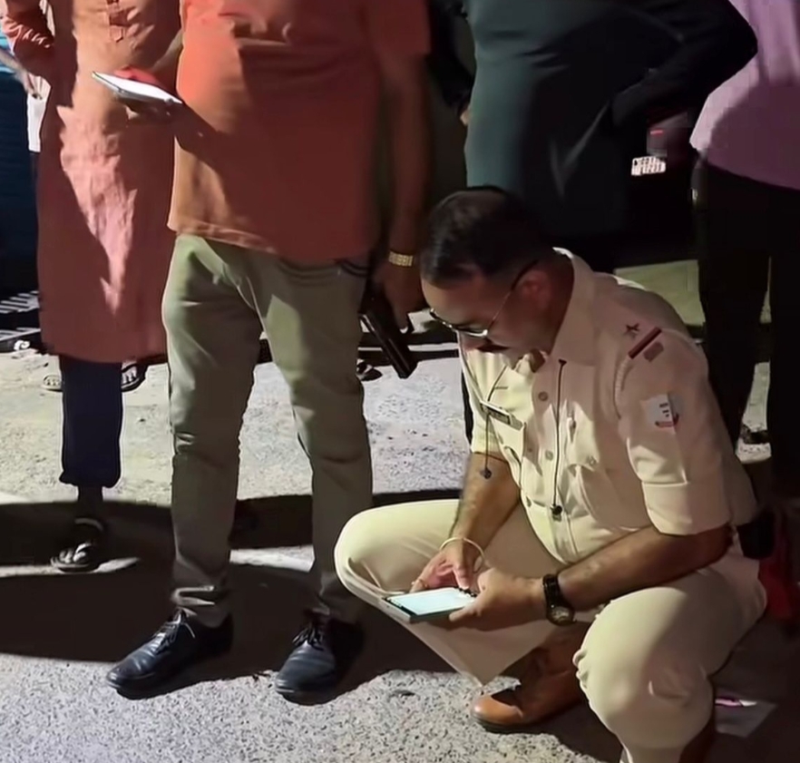 जनरल स्टोर के बाहर हुई फायरिंग