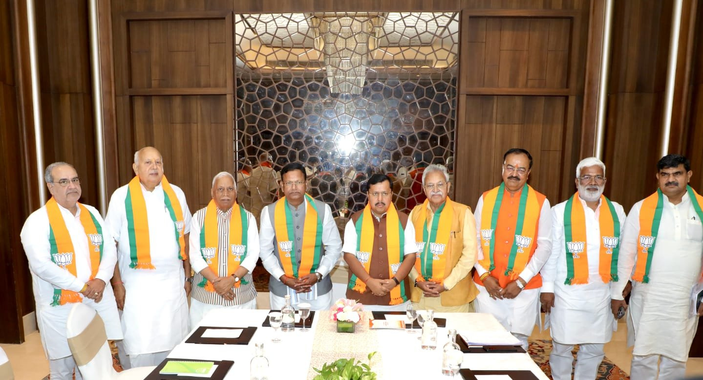 भाजपा अध्यक्ष नितिन नवीन ने पार्टी के पूर्व प्रदेश अध्यक्षों के साथ की बैठक
