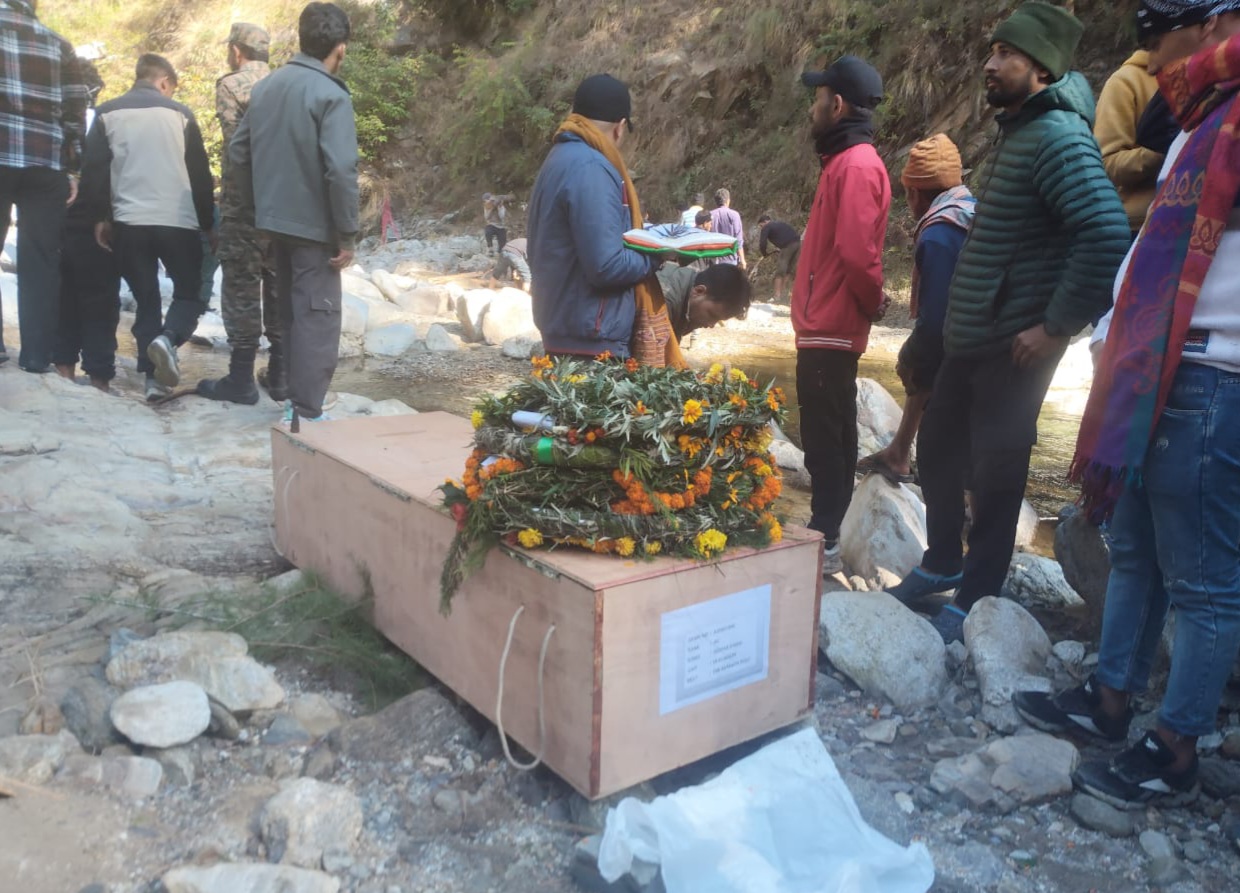 अग्निवीर दीपक को नम आँखों से अंतिम विदाई