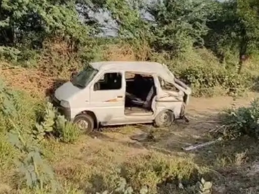 पाली-जोधपुर हाईवे पर टायर फटने से कार तीन बार पलटी, दो की मौत, सात घायल