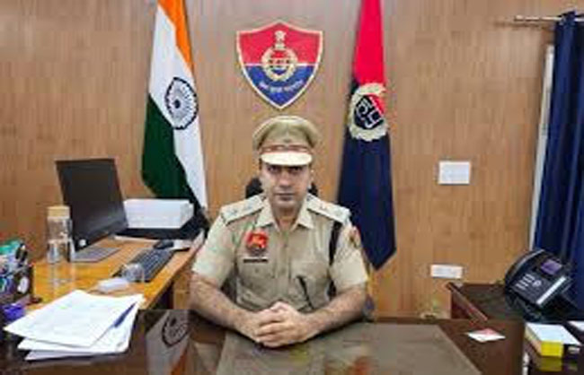 ज्वैलर्स शोरूम लूट मामले में कार्रवाई नहीं करने पर चार थाना प्रभारी निलंबित