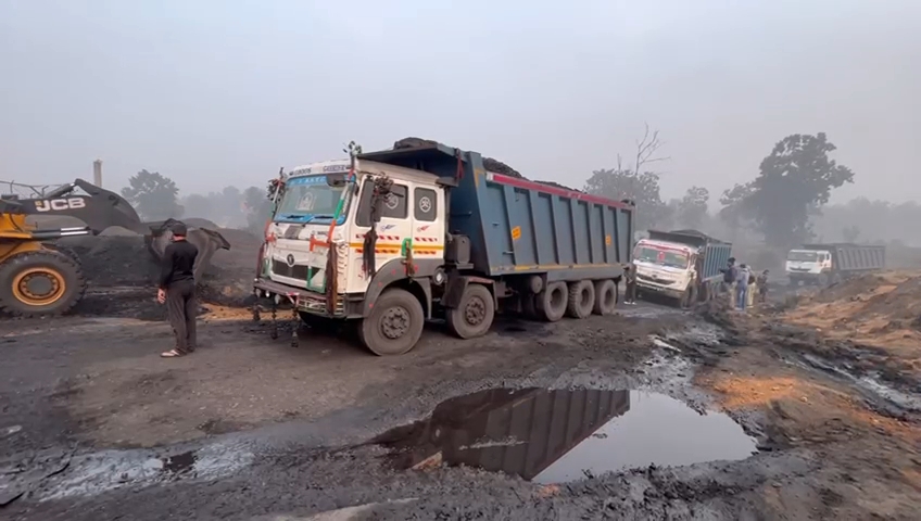 अपराधियों ने रेलवे कोयला साइडिंग पर की फायरिंग