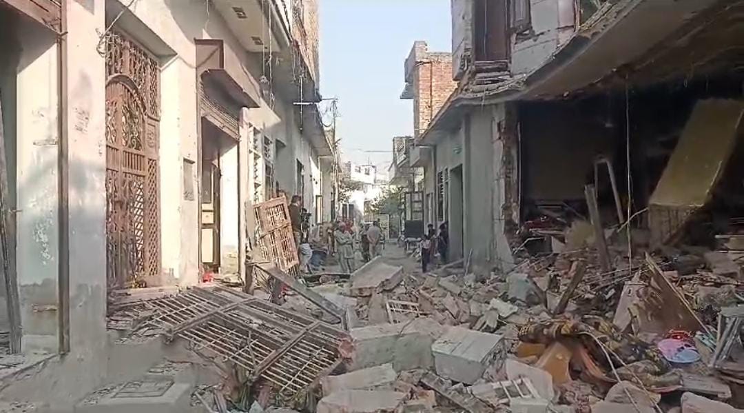 कैथल में एलपीजी सिलेंडर फटने से दाे लड़कियाें की माैत, तीन परिजन घायल