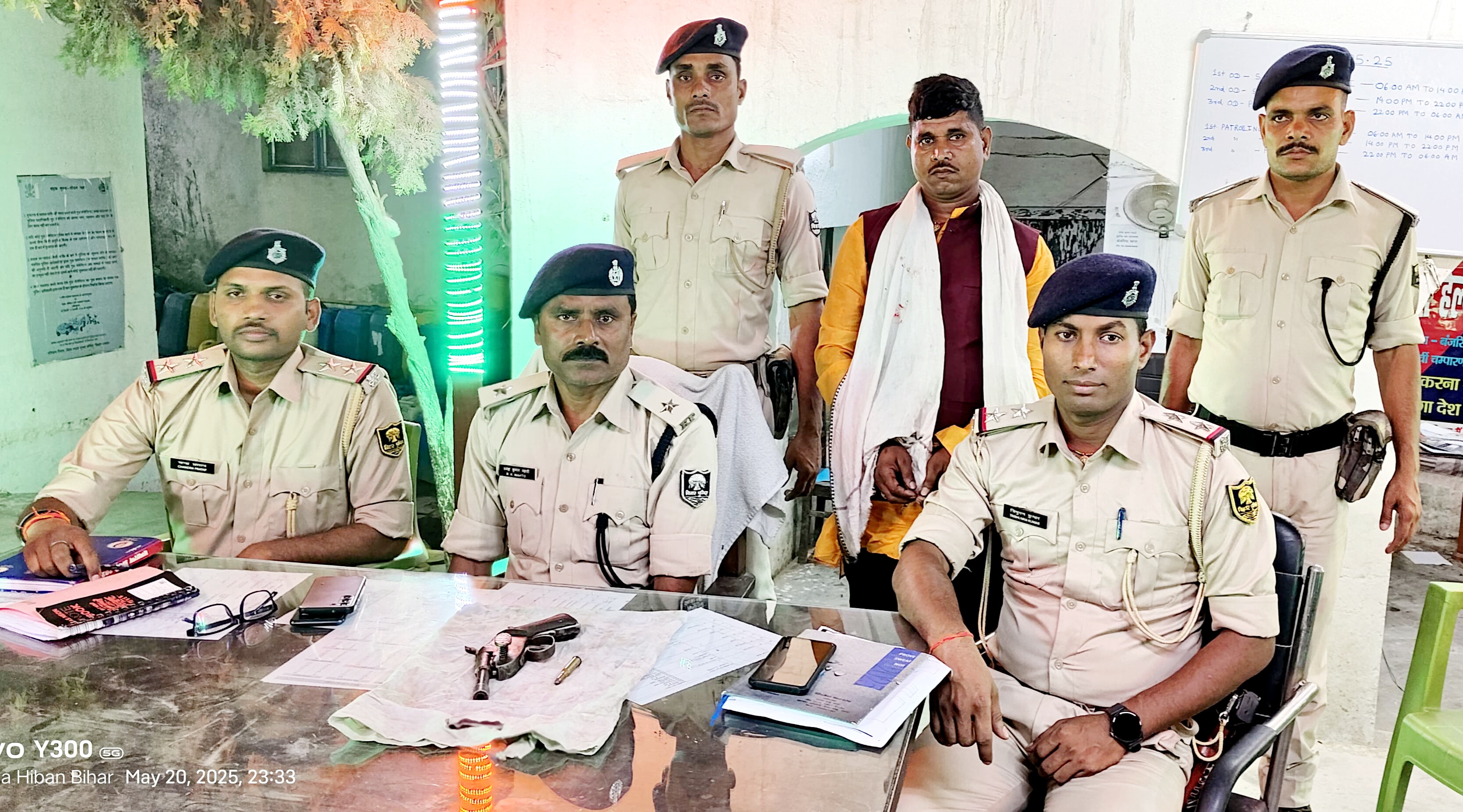आर्केस्ट्रा में अवैध हथियार लहराने वाला आरोपी गिरफ्तार
