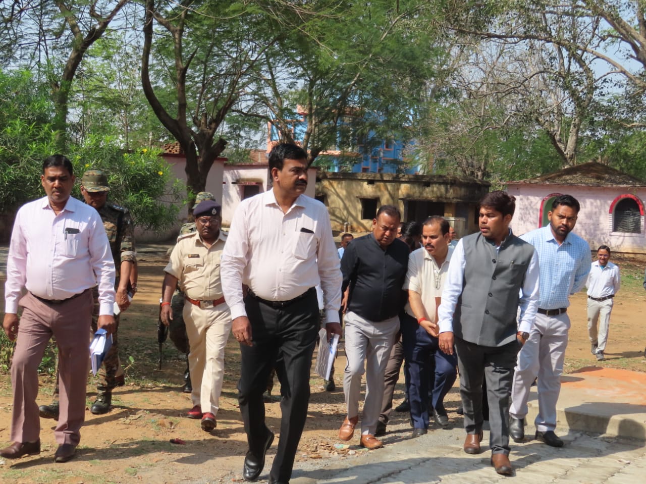 मुख्य निर्वाचन पदाधिकारी ने चतरा लोकसभा क्षेत्र के विभिन्न मतदान केन्द्रों का किया औचक निरीक्षण