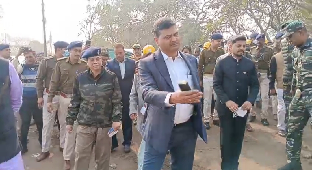 केंदुआडीह गैस रिसाव मामले में उच्चस्तरीय निरीक्षण, मुख्य सचिव, प्रभारी डीजीपी और बीसीसीएल सीएमडी ने क्षेत्र की किया दौरा