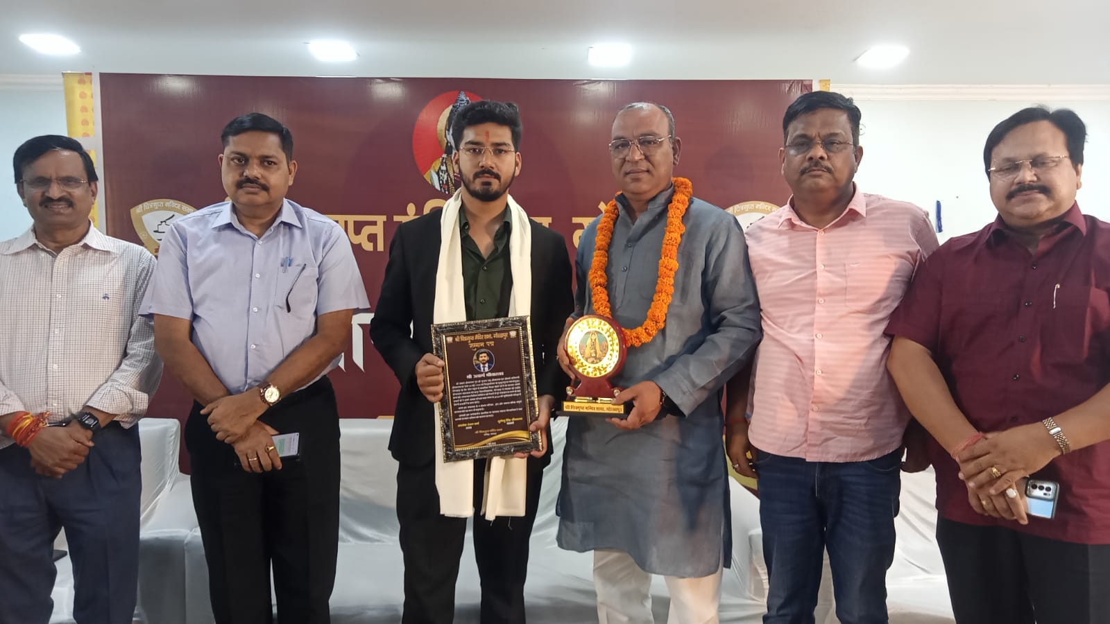 सफलता के लिए कठिन परिश्रम और आत्मविश्वास जरुरी : महापौर