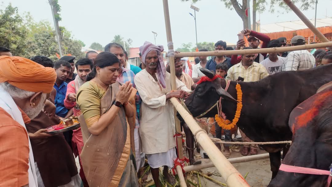 कामाख्या मंदिर में 108 गायों का किया गया वैदिक पूजन, मंत्री लेसी सिंह हुई शामिल