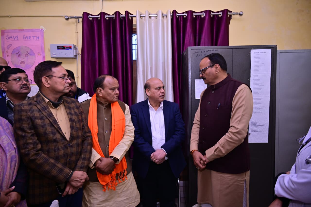 मरीजों को बेहतर इलाज और सुविधाएं मिलना सरकार की प्राथमिकता : डिप्टी सीएम ब्रजेश पाठक