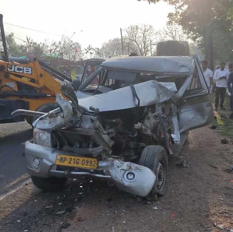 तेज रफ्तार पिकअप ने मार्निंग वाॅक पर निकली दाे महिलाओं को रौंदा, दोनों की मौत