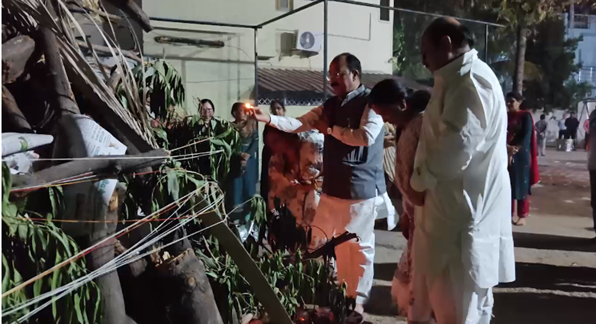 उप मुख्यमंत्री अरुण साव ने बीती रात बिलासपुर में किया होलिका दहन, प्रदेशवासियाें काे दी शुभकामनाएं