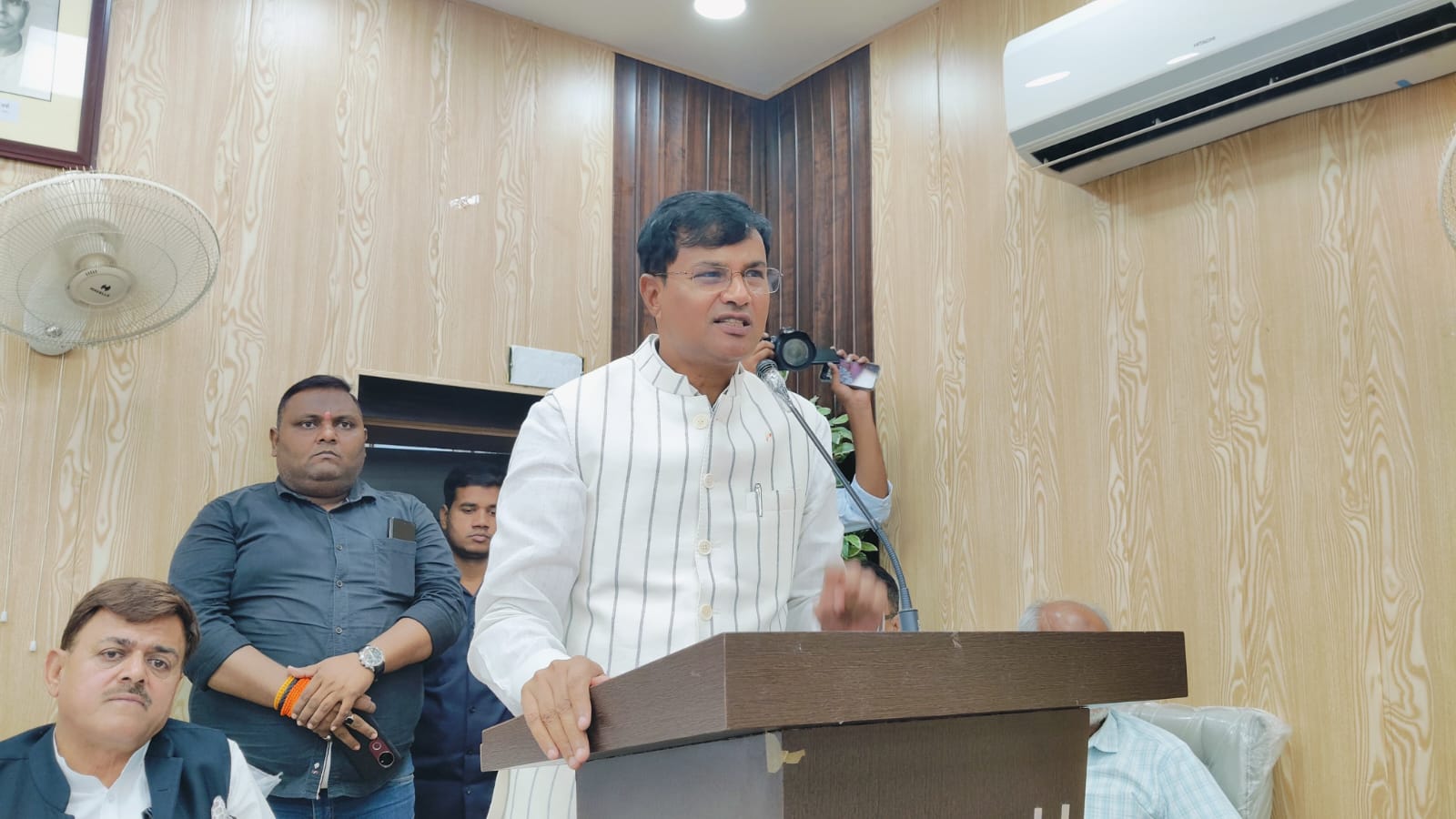 मुस्लिम समुदाय को वक्फ बोर्ड द्वारा पूरी तरह लूटा गया : पवन सिंह
