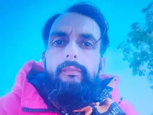 चलती ट्रेन से गिरे दंपती : पति की मौत, पत्नी गंभीर घायल