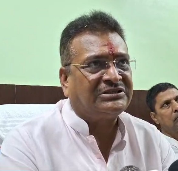 सिल्वर स्क्रीन पर मानवीय मूल्यों की गिरावट : सांसद