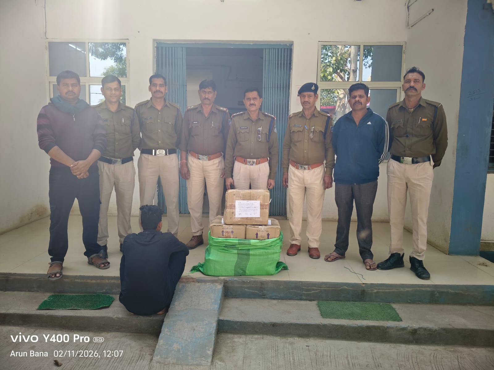 राजगढ़ः युवक के कब्जे से सात पेटी अवैध शराब जब्त