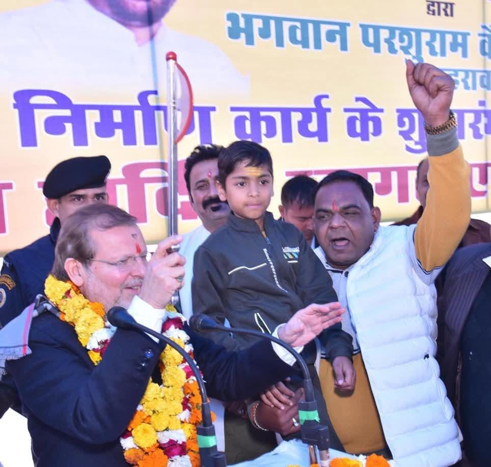रोहतक में कैबिनेट मंत्री की मौजूदगी में भिड़े कार्यकर्ता,पुलिस ने संभाला