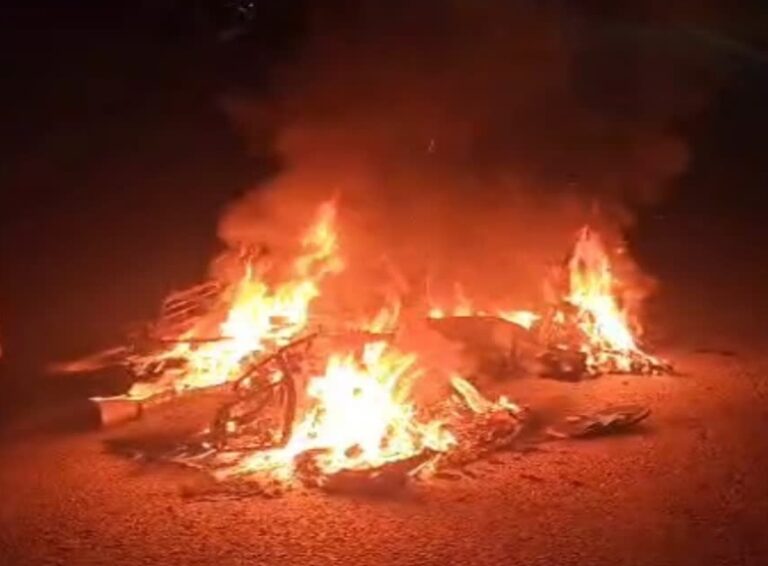 हरिद्वार में दर्दनाक सड़क हादसा : बाइक में लगी आग, दो युवकों की मौके पर मौत