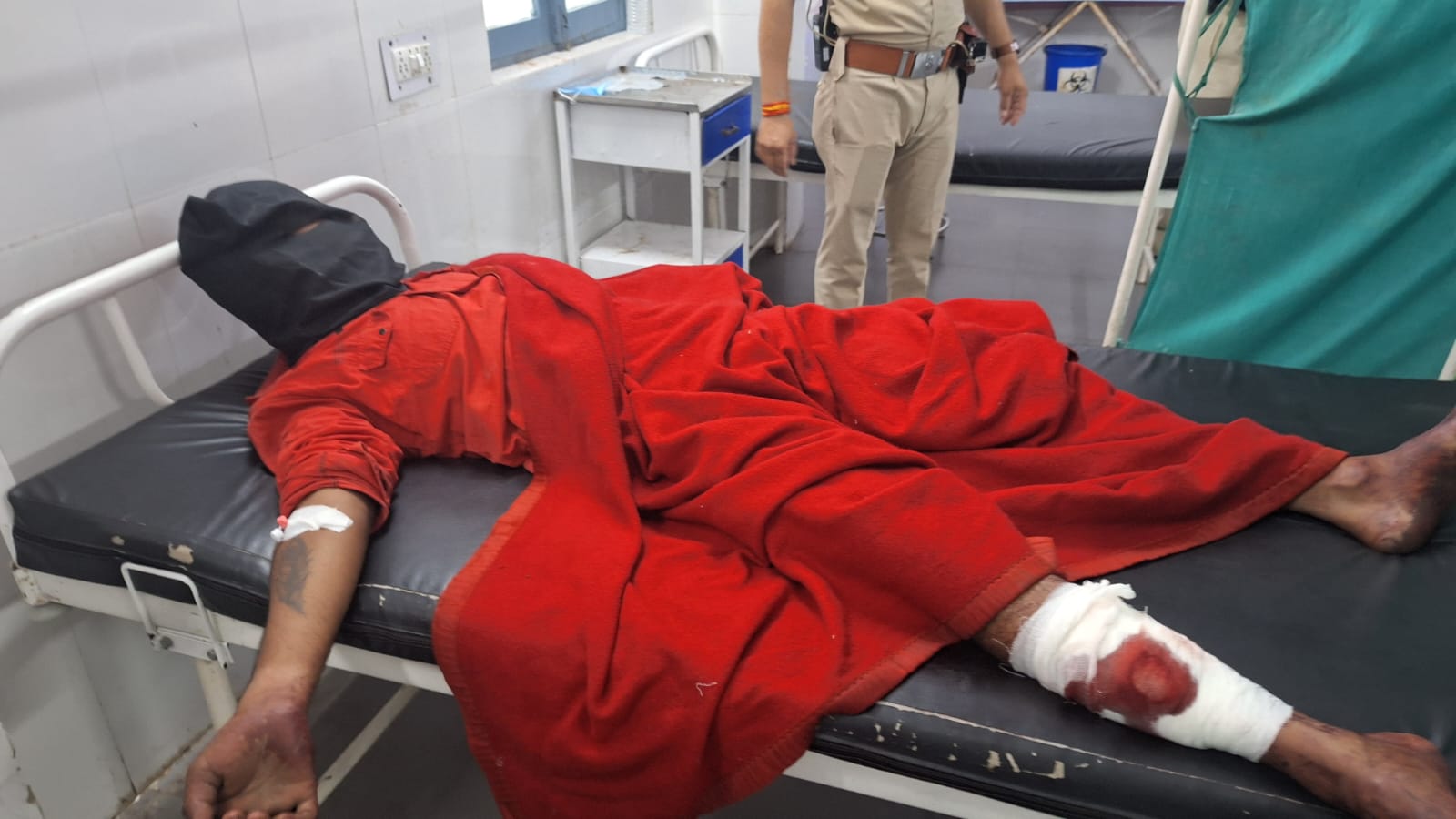 उज्जैन : आरक्षक पर हमला करने वाले दो बदमाश पुलिस मुठभेड़ में घायल, एक फरार