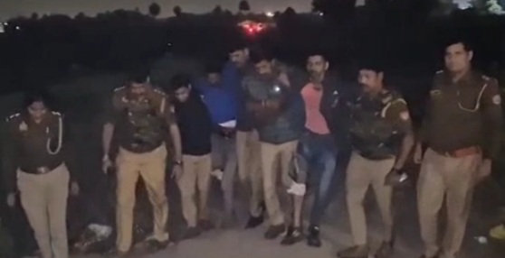 झांसी में दो हत्यारोपित पुलिस मुठभेड़ में घायल, गिरफ्तार