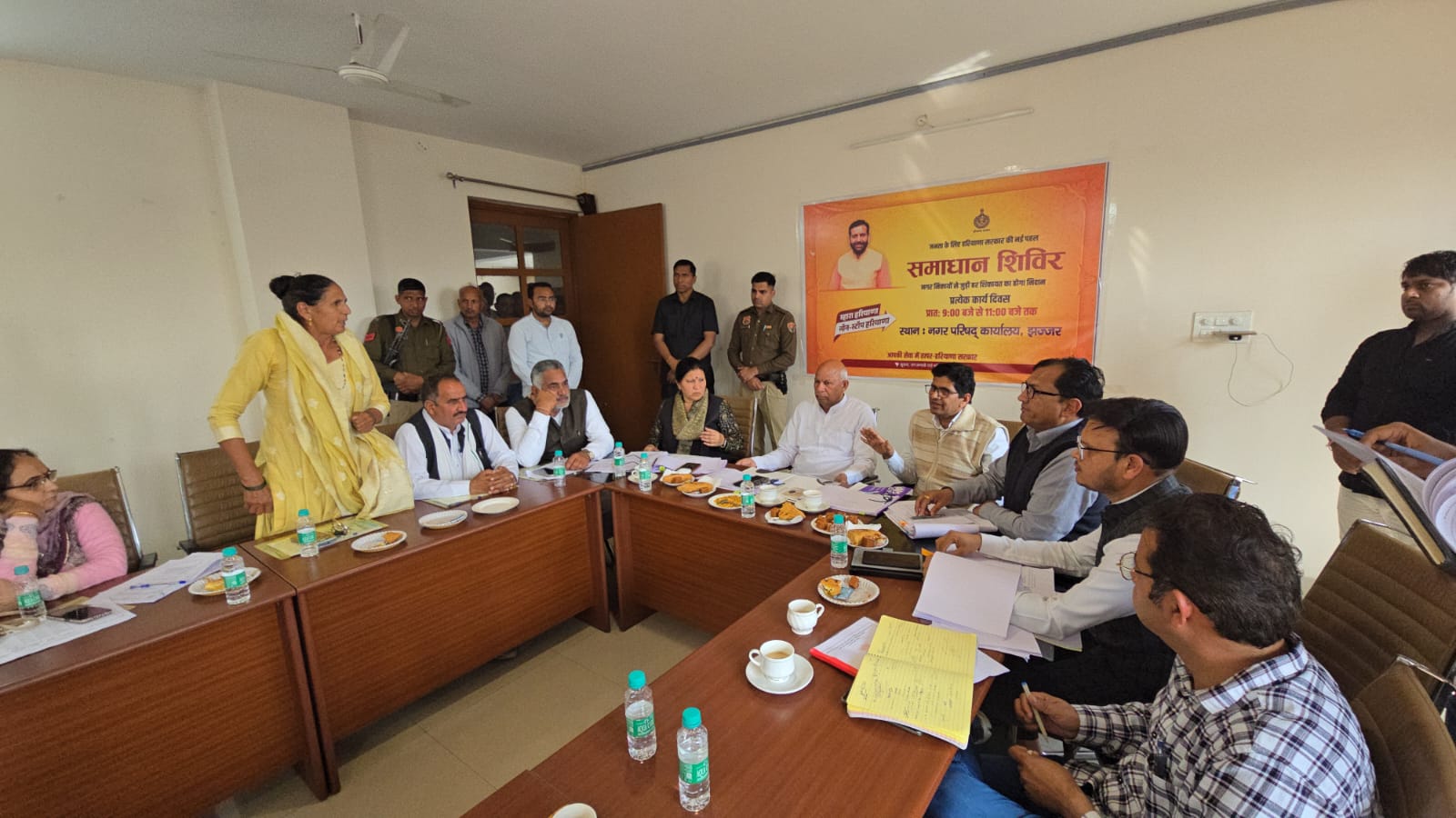 झज्जर : नगर परिषद की बैठक में एडीसी के फोन न उठाने पर भड़की पार्षद