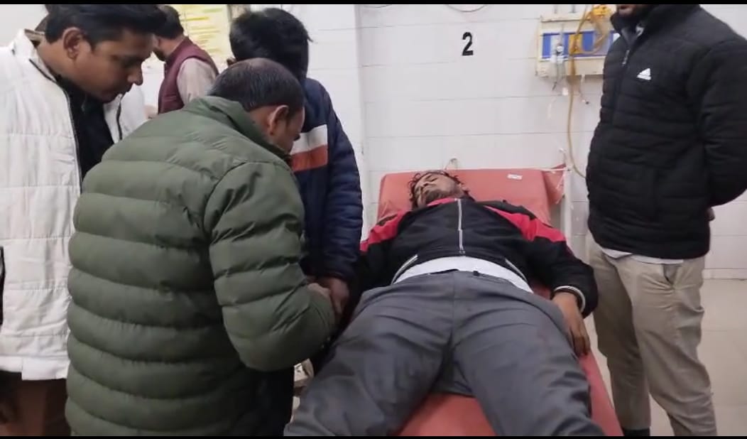 तेज रफ्तार कार के टक्कर में बाइक सवार की मौत, दूसरा घायल