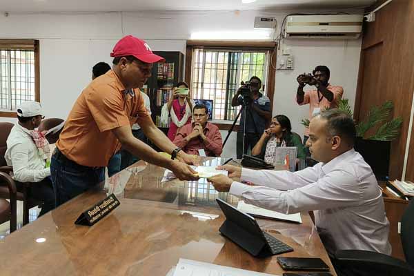 लोहरदगा लोकसभा सीट से समीर उरांव और चमरा लिंडा ने दाखिल किए नामांकन पत्र