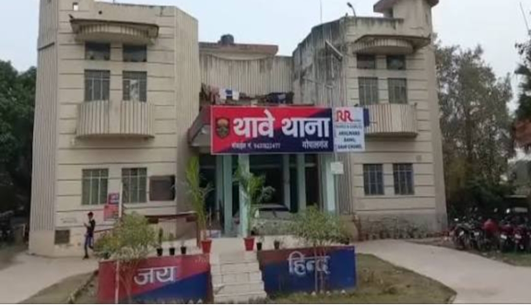 थावे थाना क्षेत्र के कबिलासपुर गांव में पुलिस ने बड़ी कार्रवाई, एक करोड़ रुपए बरामद