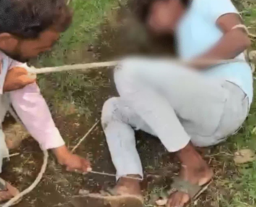 राजगढ़ः ग्रामीणों ने चोरी के आरोप में युवक को बांधकर पीटा, गर्म सरिए से दागा