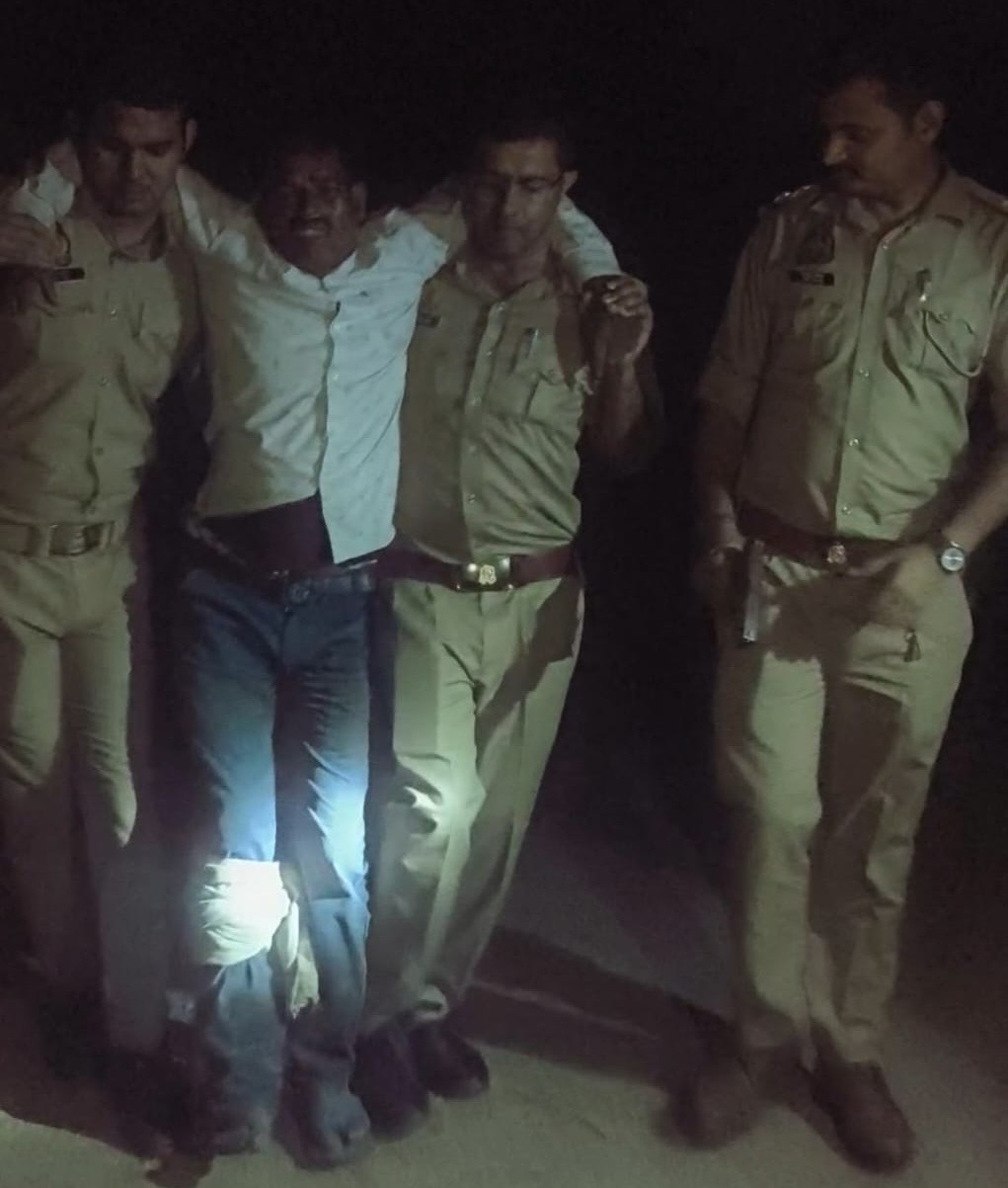 भमोरा में पुलिस मुठभेड़ में छिनैती का आरोपी गिरफ्तार, पैर में गोली लगने से घायल