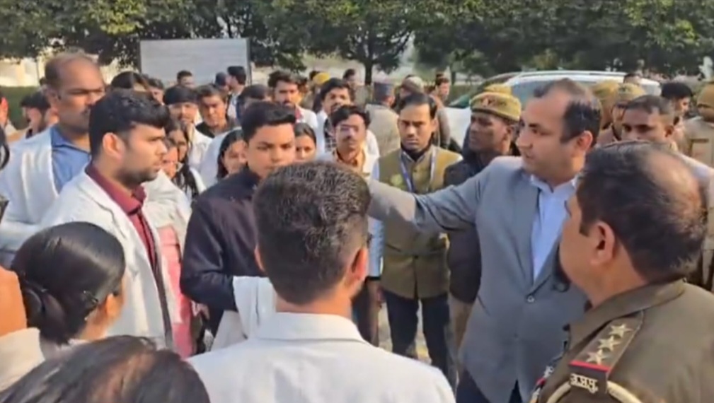 हॉस्टल के भोजन को लेकर मेयो इंस्टीट्यूट ऑफ मेडिकल साइंसेज में बवाल, कई थानों की फोर्स पहुंची