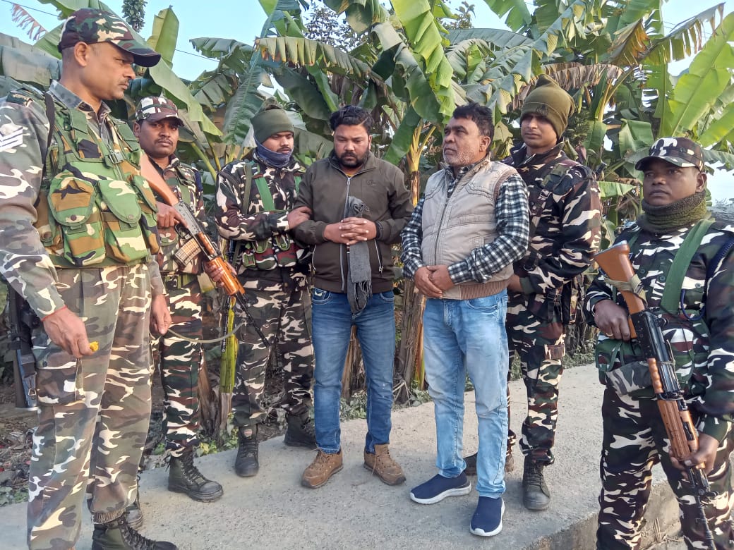 32.39 ग्राम सोना के साथ दो तस्कर गिरफ्तार, जैकेट में छिपाकर रखा था सोने का बिस्किट