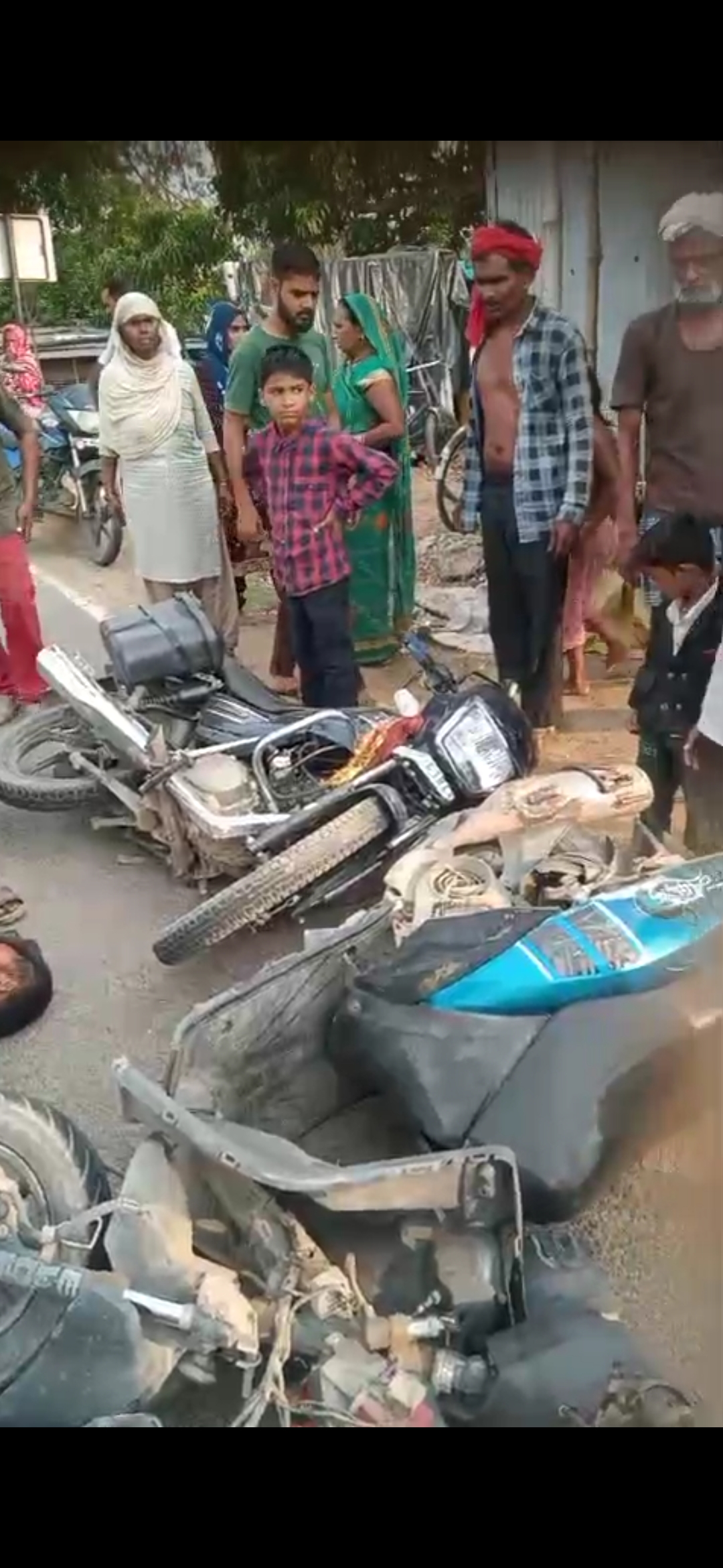 स्कूटी और बाइक की भिड़ंत में चार बच्चों सहित छह घायल, पांच ट्रामा सेंटर रेफर