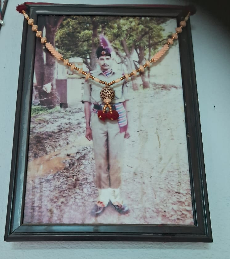 शहीद विश्वनाथ सिंह की लगी प्रतिमा, अनावरण पांच काे
