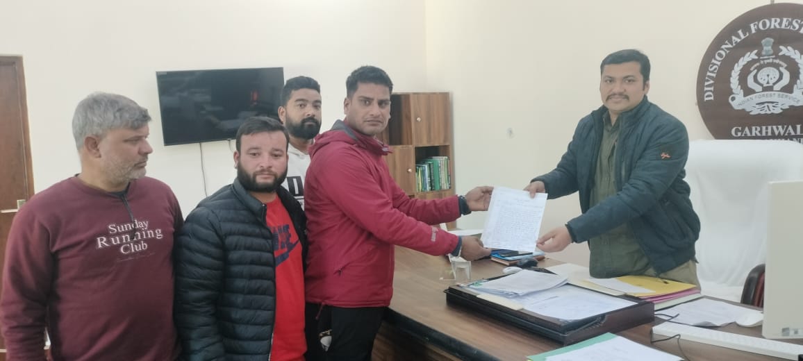 गुलदार व भालू की चहलकदमी से ग्रामीणों में बनी है दहशत