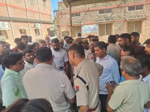 किराना व्यापारी की संदिग्ध मौत, हाईवे पर मिला शव
