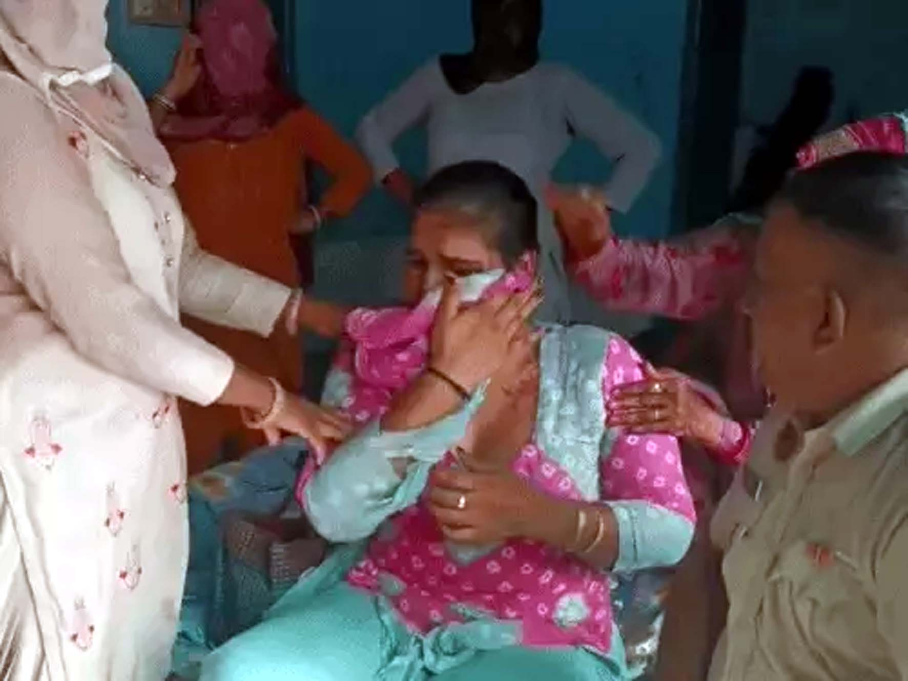 हिसार में किन्नरों की जबरदस्ती से परेशान परिवार ने बुलाई पुलिस