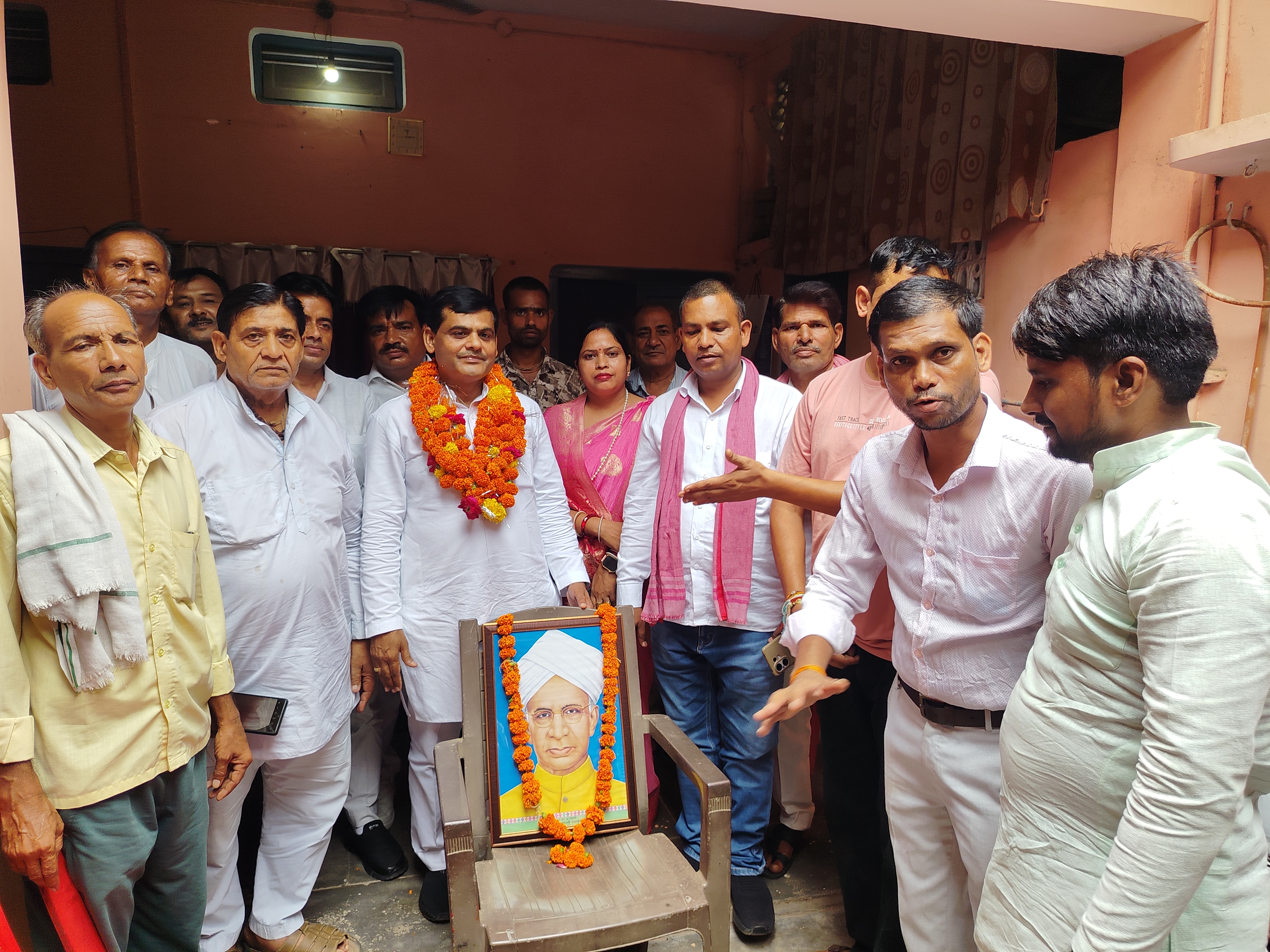 शिक्षा व्यवस्था से शिक्षकों तक, शिक्षक दिवस पर सपा ने उठाए अहम सवाल